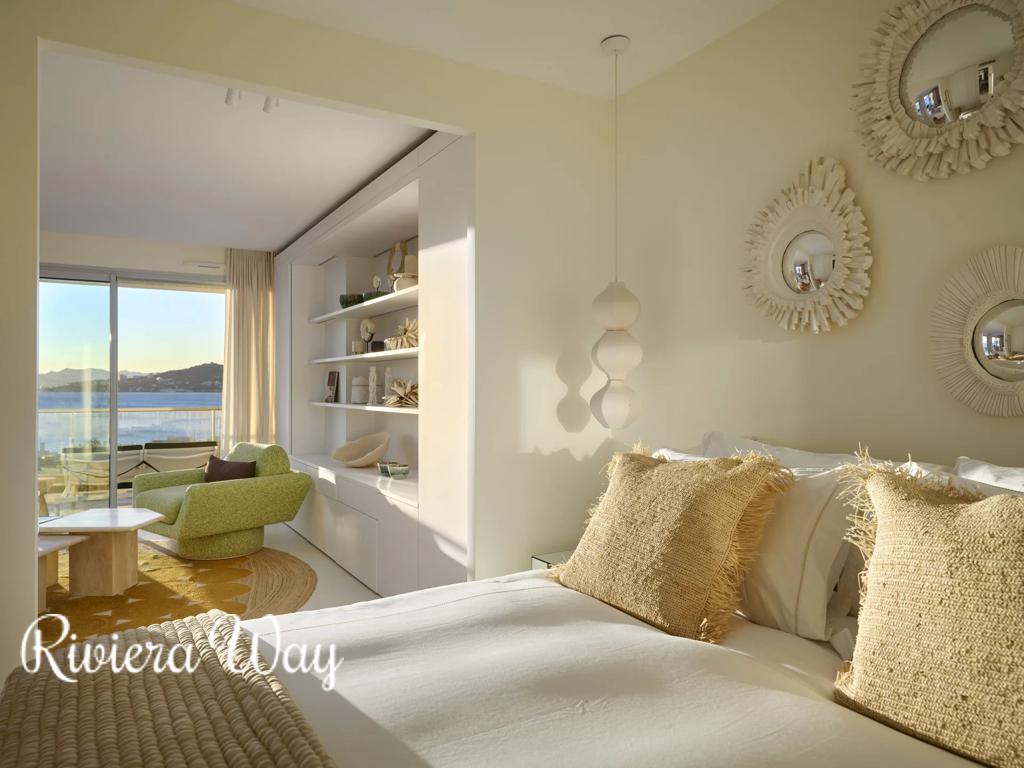 2 room apartment in Cap d'Antibes, photo #1, listing #97913844