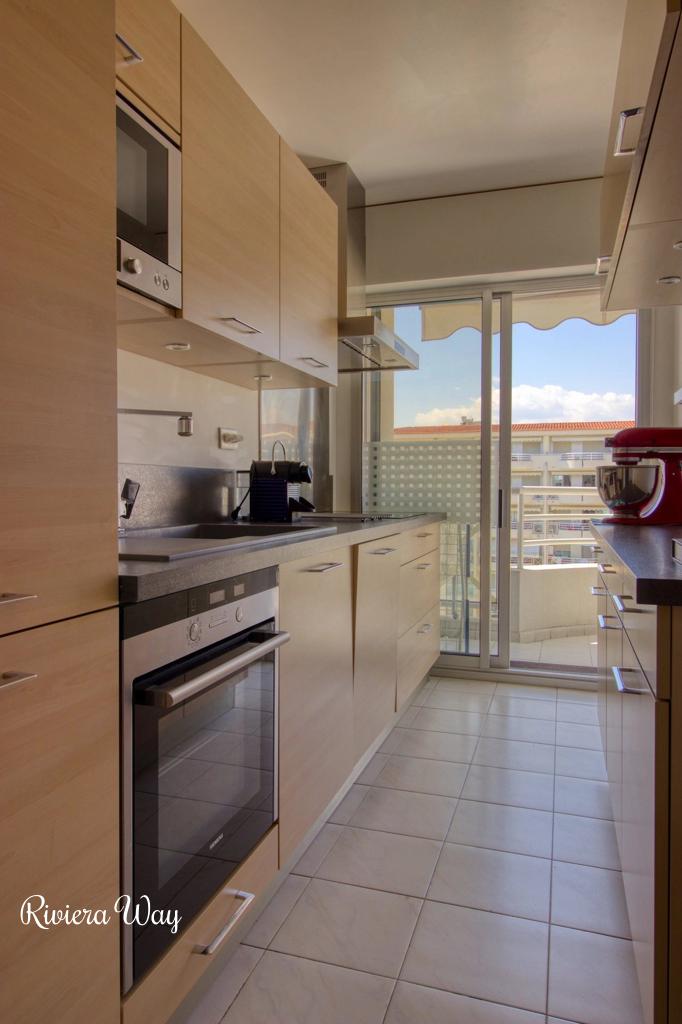 2 room apartment in Juan-les-Pins, photo #2, listing #83426952